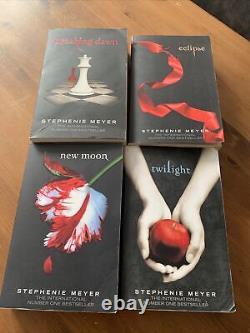 The Twilight Saga 4 Book Set Twilight, New Moon, Eclipse, and Breaking Dawn